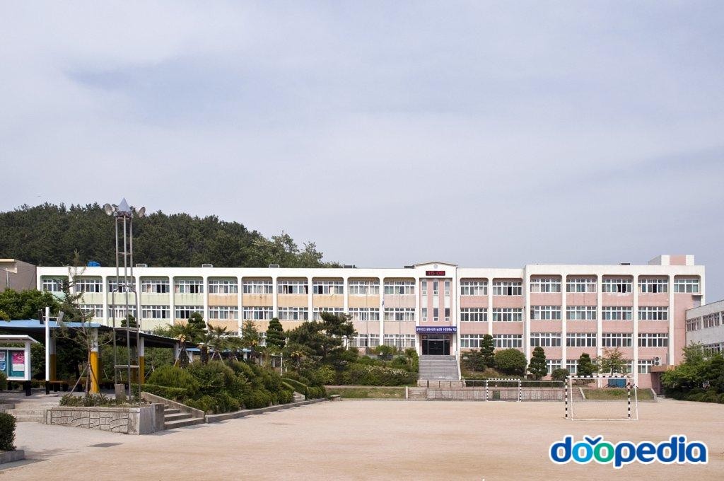 창원대산고등학교 - 창원대산고등학교 본관