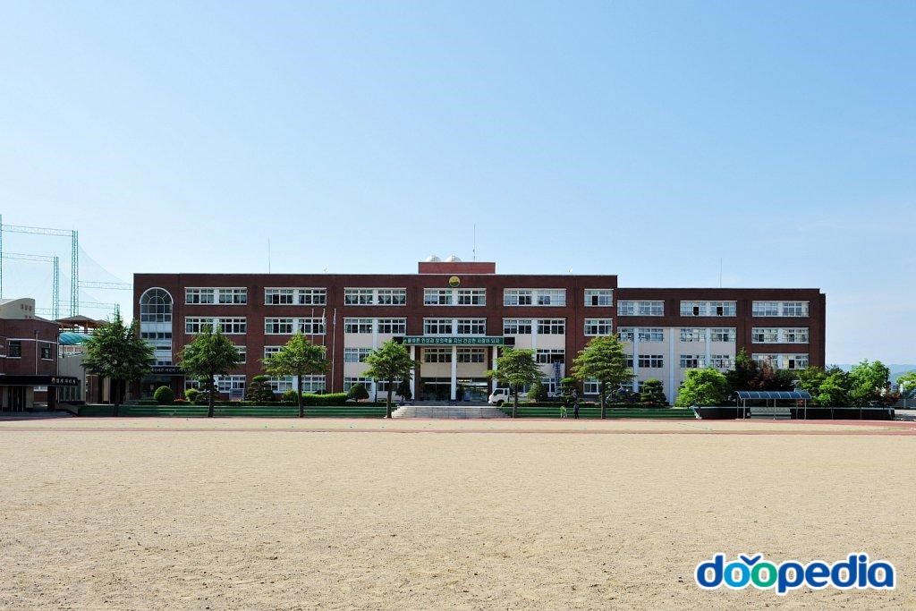 성암초등학교