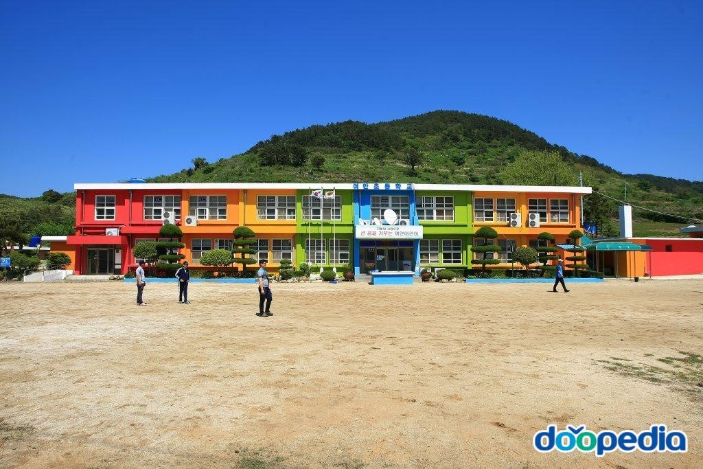 여안초등학교 - 여안초등학교 본관