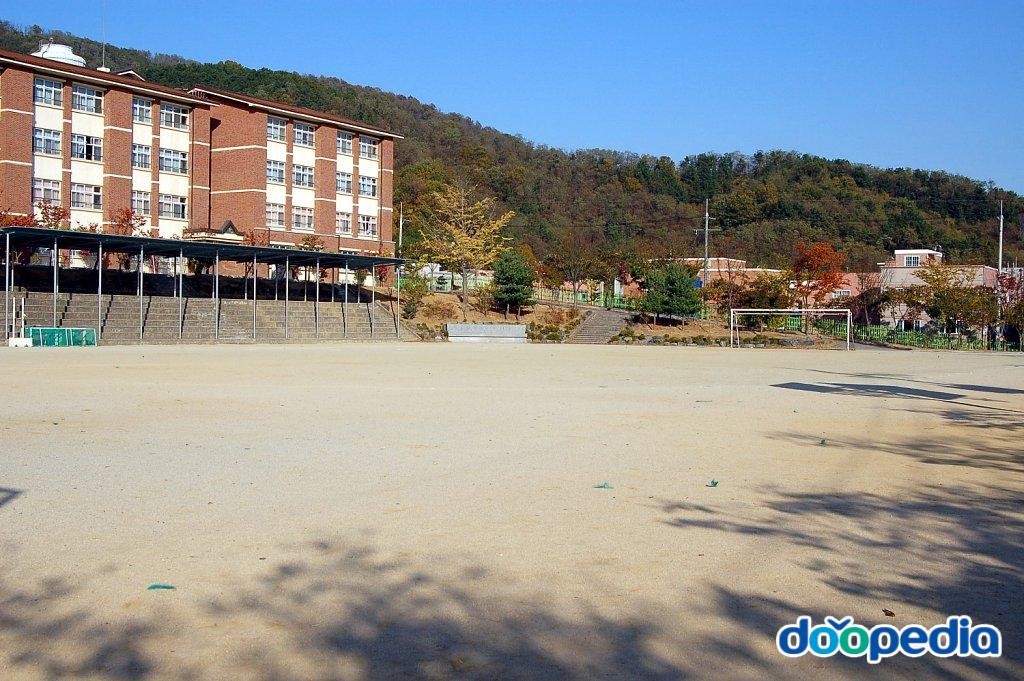 와룡고등학교