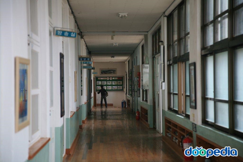 흑산초등학교 - 흑산초등학교 복도