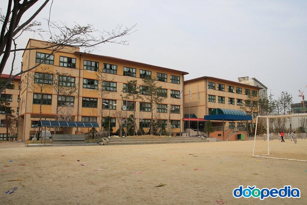용신중학교 - 용신중학교 전경