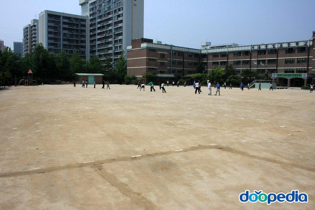 서울동일초등학교 - 서울동일초등학교 운동장