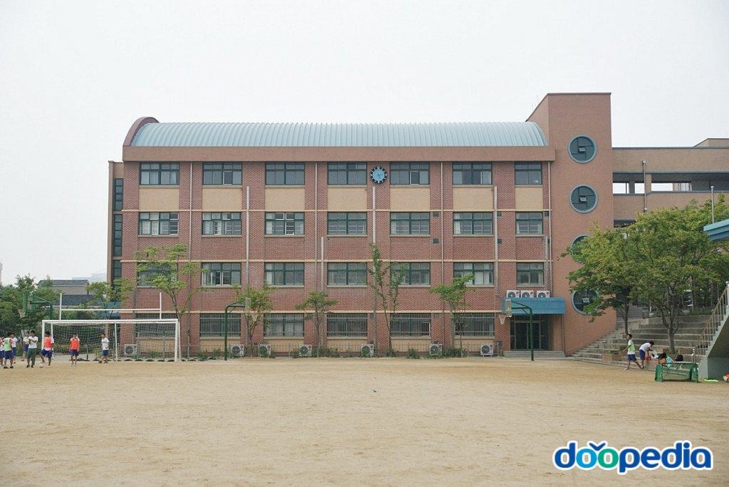 수일중학교