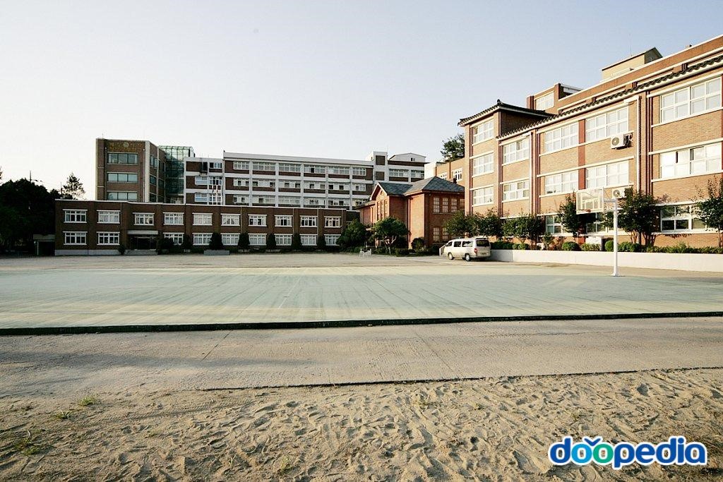 삼일중학교