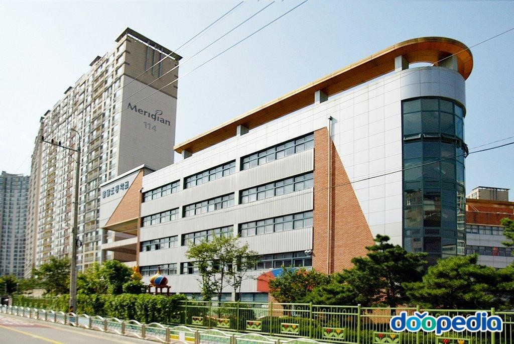 팔달초등학교