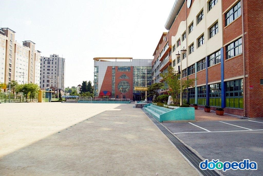 팔달초등학교