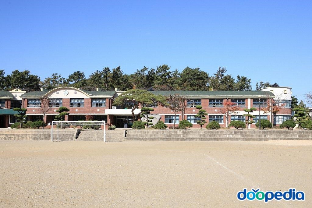 해룡초등학교
