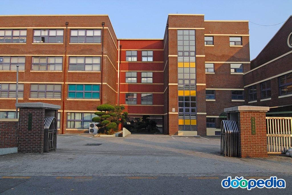 일동초등학교 - 일동초등학교 후문