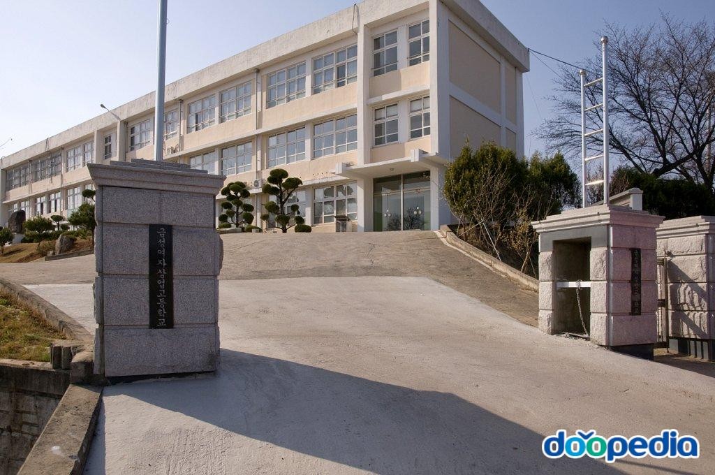 금성여자상업고등학교