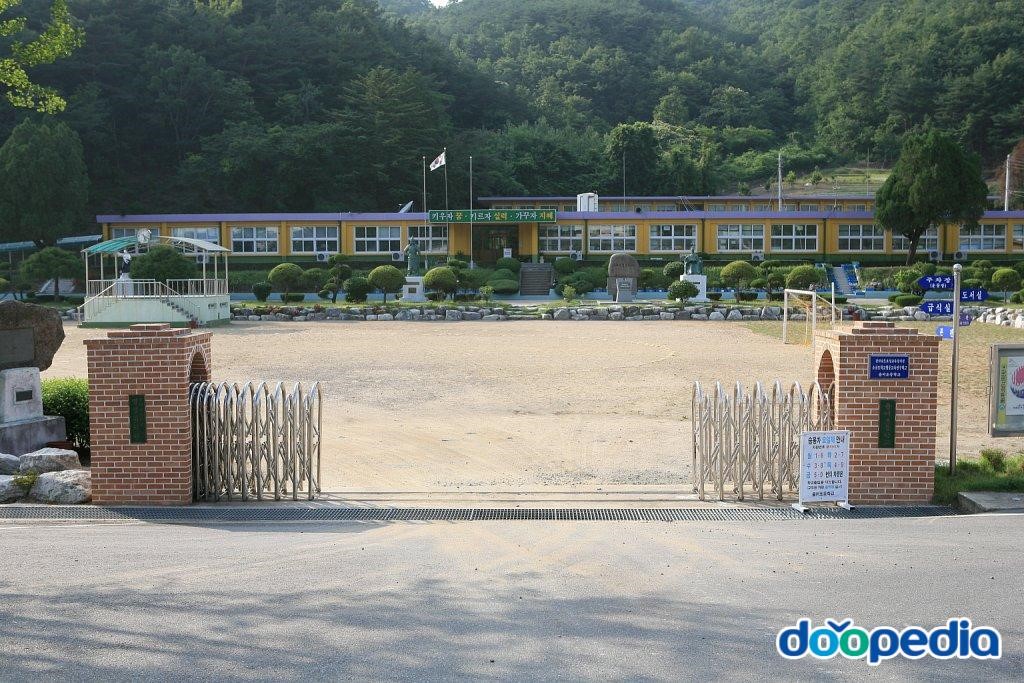 율어초등학교 - 보성율어초등학교 교문