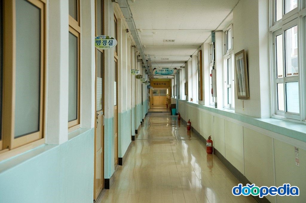 약동초등학교 - 약동초등학교 복도