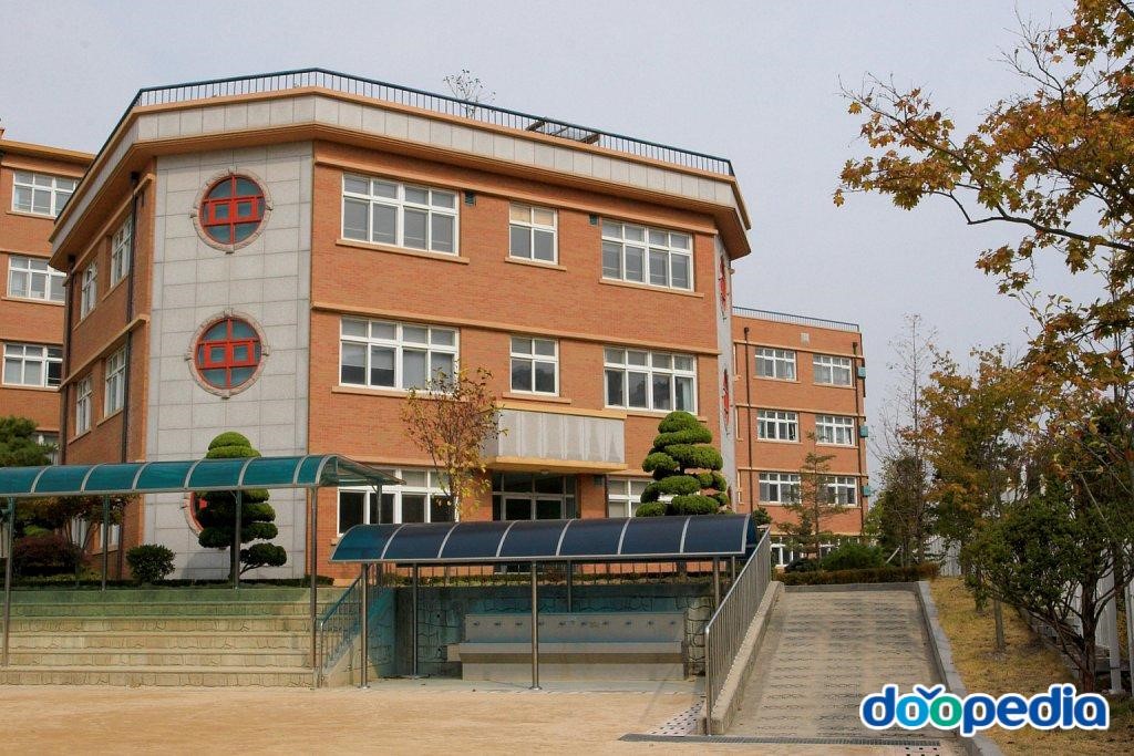 신송중학교