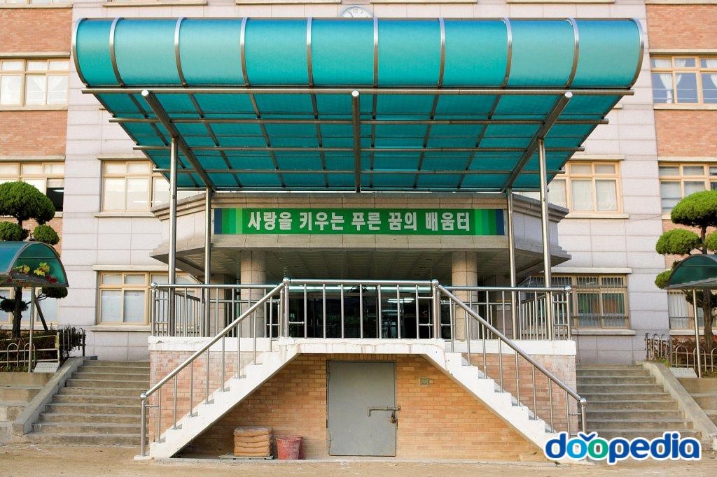 논곡중학교 - 논곡중학교 조회대