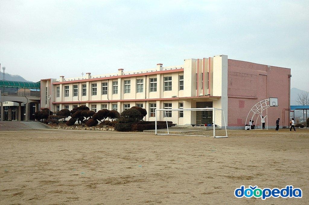 가덕중학교