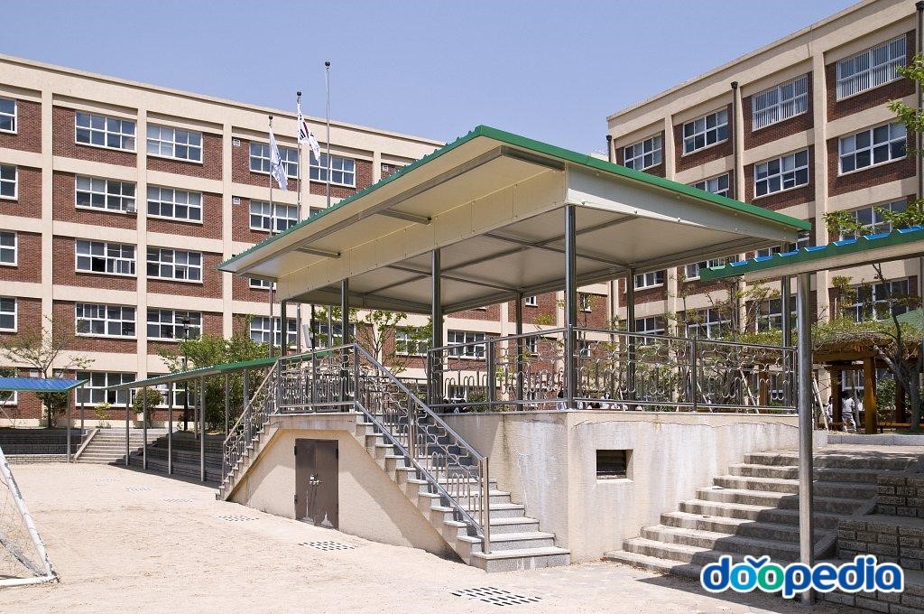 만덕고등학교 - 만덕고등학교 조례대