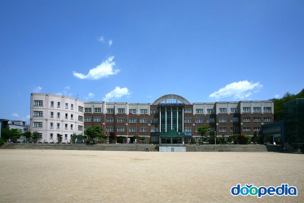 남원주중학교 - 남원주중학교 본관