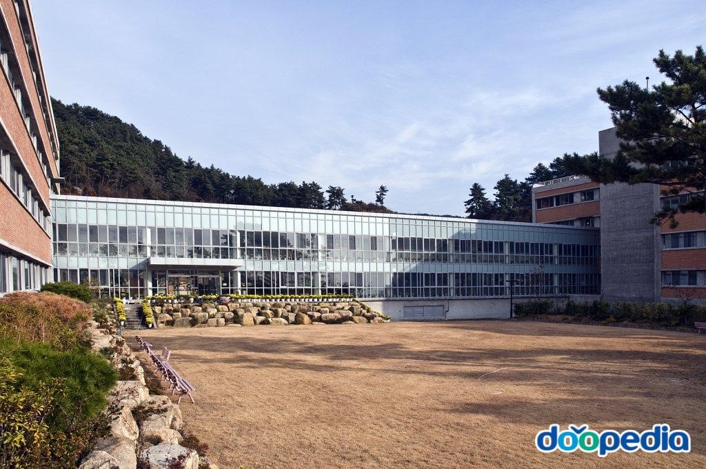 신라중학교