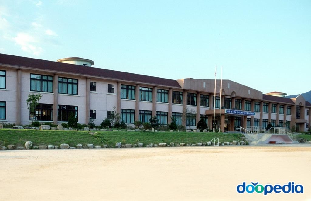용하초등학교