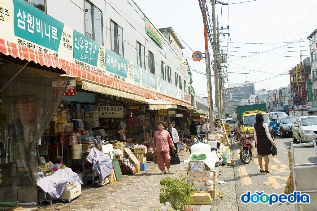 국제시장 - 국제시장 도로변 문방구 잡화 점들