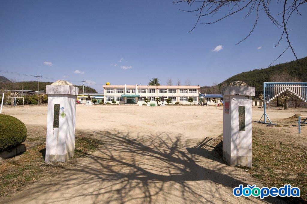 춘산초등학교 효선분교장 - 춘산초등학교 효선분교장 교문