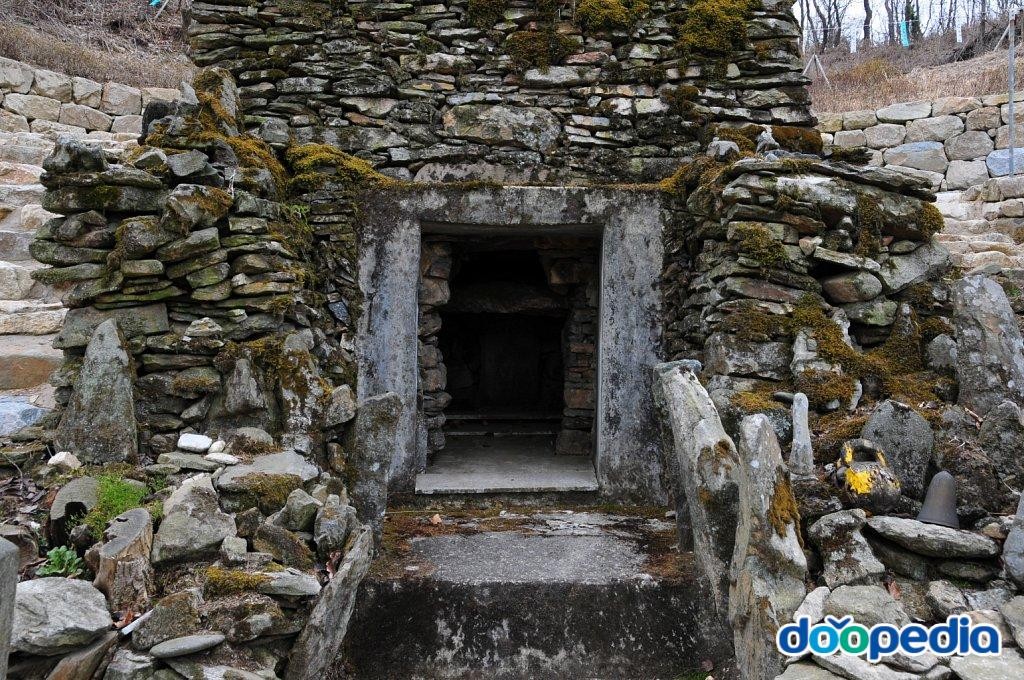 충주 부흥사 방단적석유구