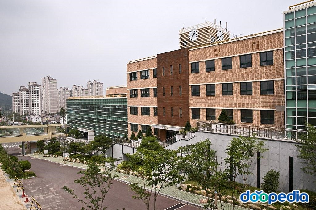 김해외국어고등학교