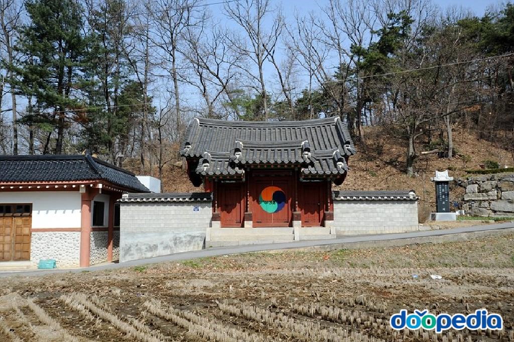 조극관 묘역 - 조극관 묘역 양주조씨 사우 충모재