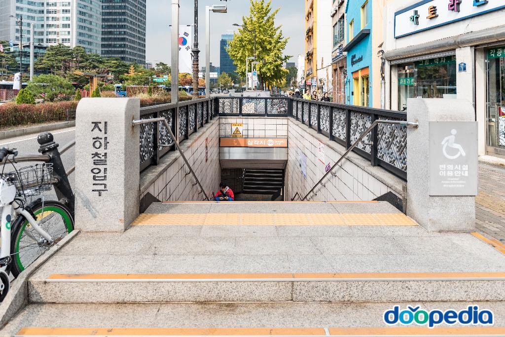 삼각지역