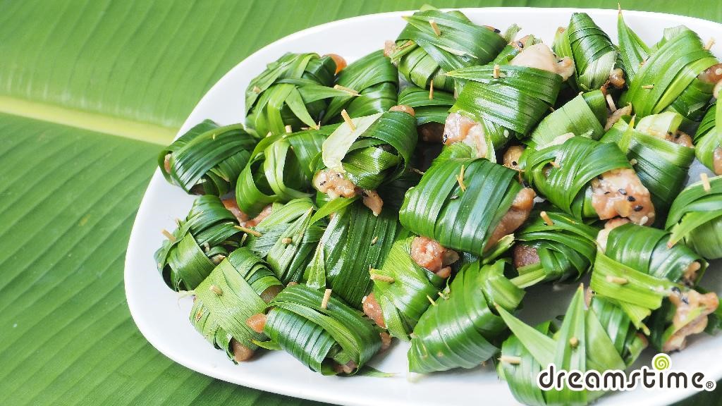 다운 판단 - 판단 잎으로 감싼 치킨요리