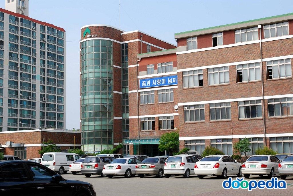 천안신부초등학교 - 천안신부초등학교 본관