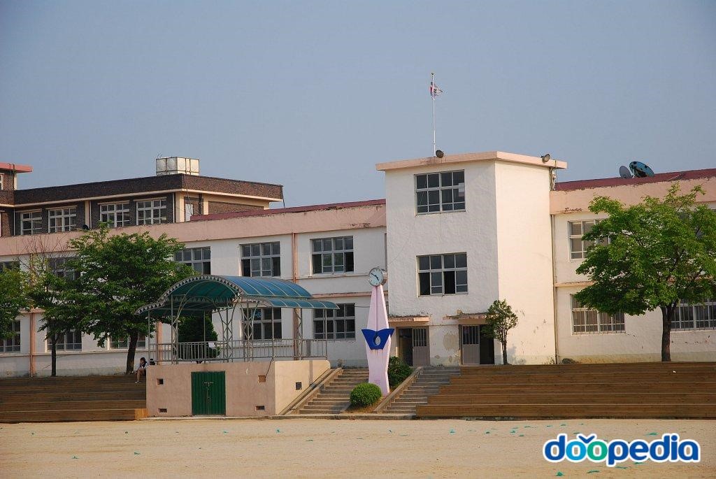 천안신안초등학교 - 천안신안초등학교 조회대