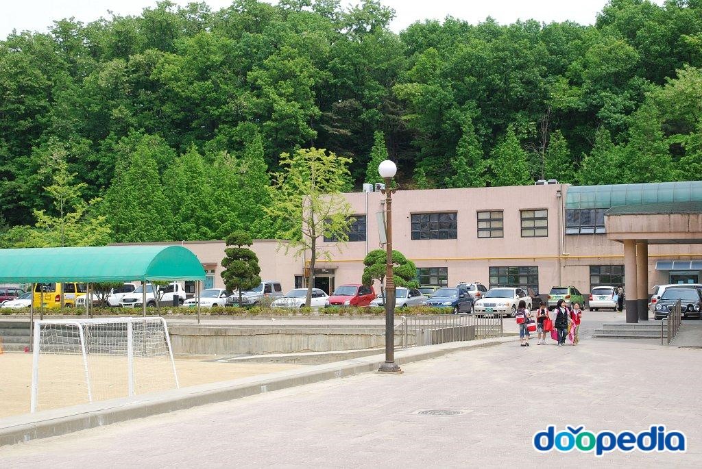 천안신용초등학교