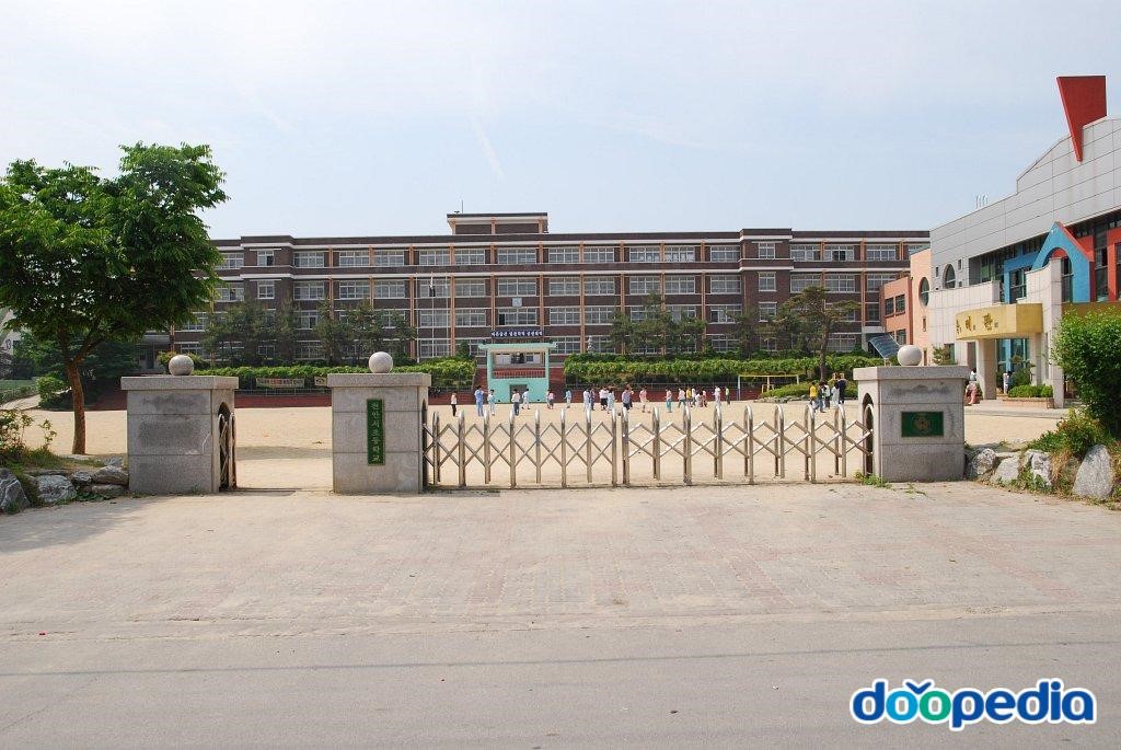 천안서초등학교 - 천안서초등학교 교문