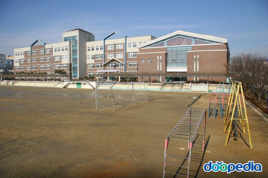 군산지곡초등학교 - 군산지곡초등학교 놀이터