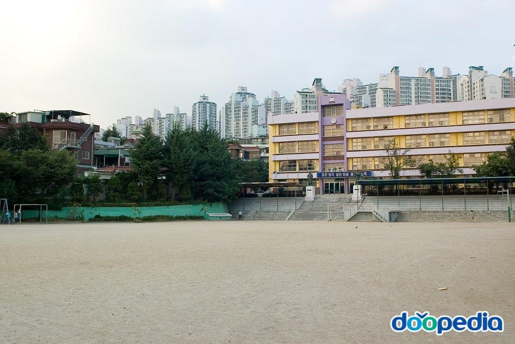 서울신봉초등학교 - 신봉초등학교 전경