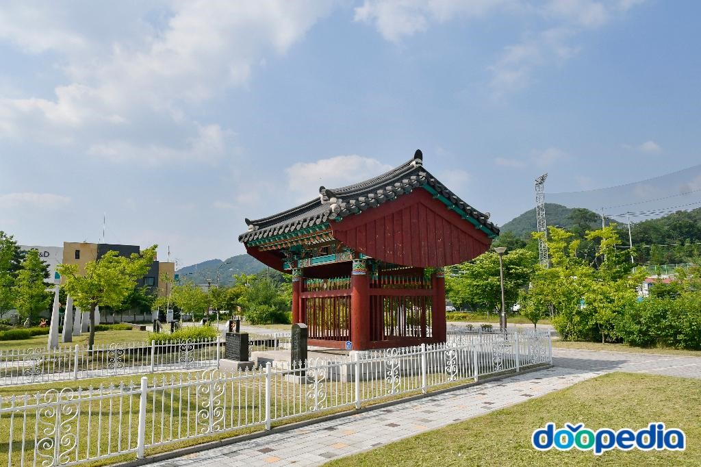 권절 - 충숙공 권절 정려