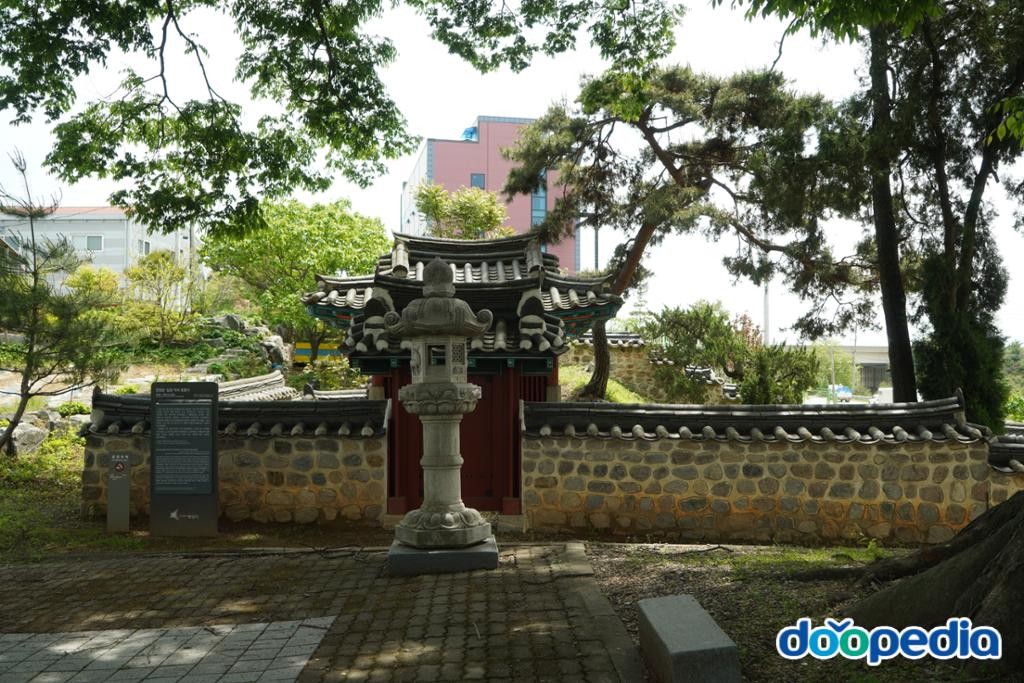한명윤·박행장 충열각 - 한명윤밀양박씨충렬각