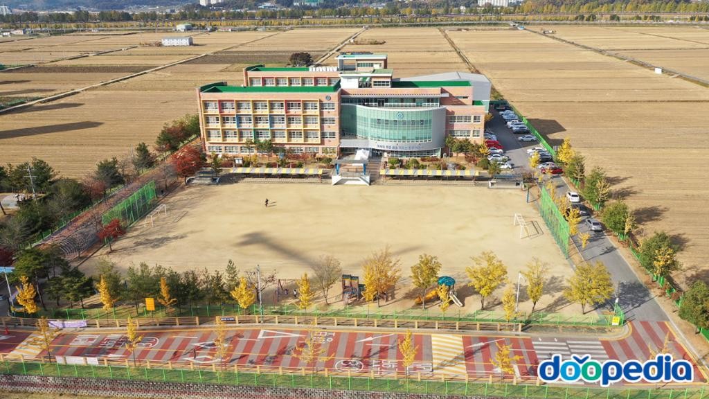 충무초등학교