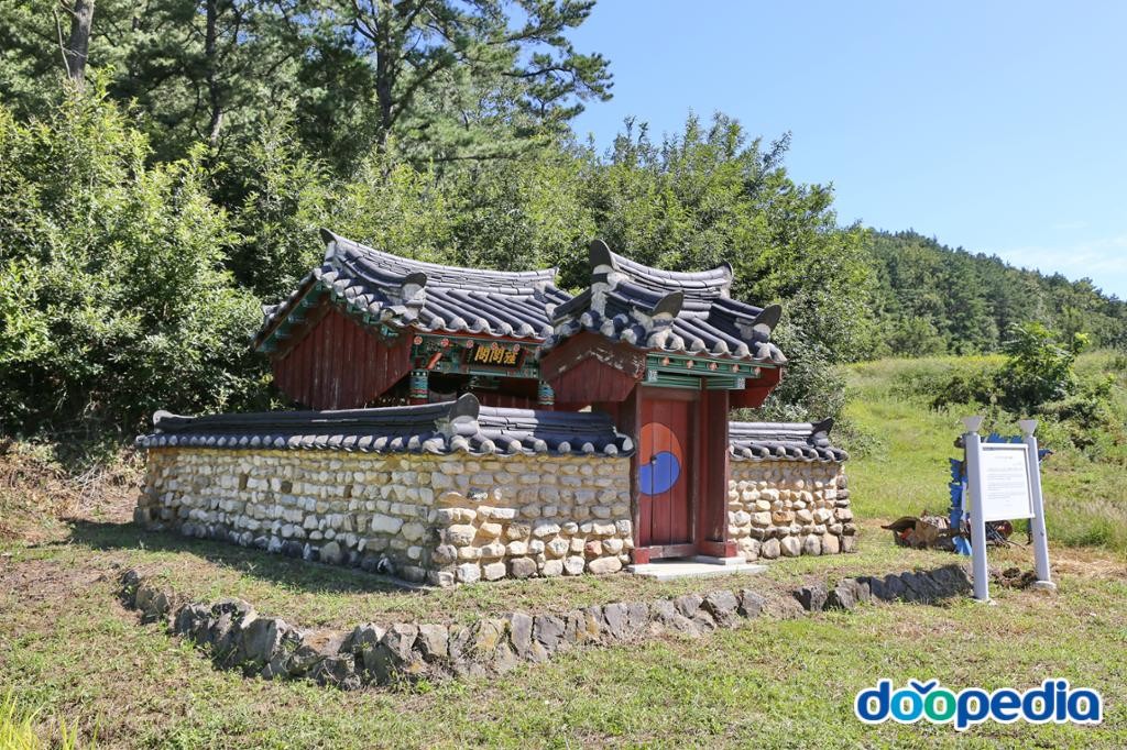 단밀면 - 김형석정려각