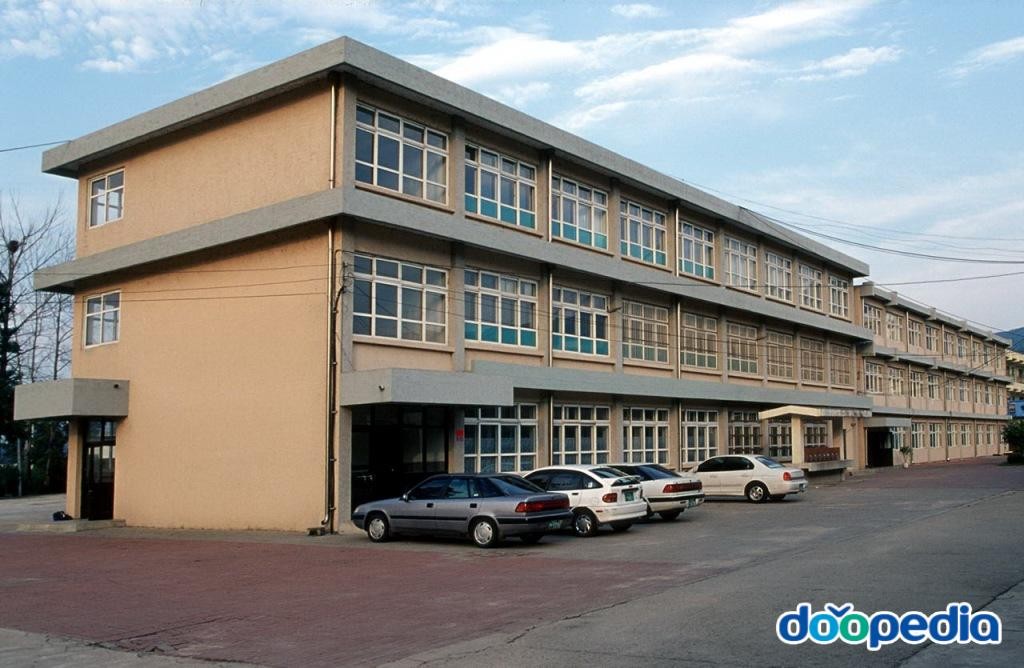 김화여자중학교