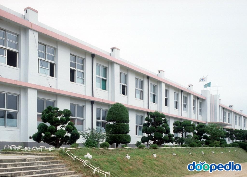 송학면 - 송학중학교