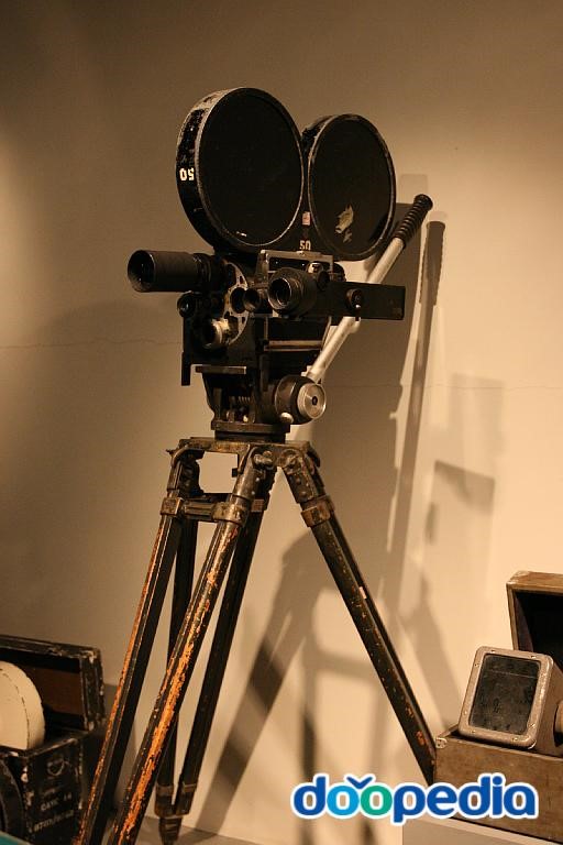 영화카메라 - 35mm 미셸모션픽쳐카메라(1932년)