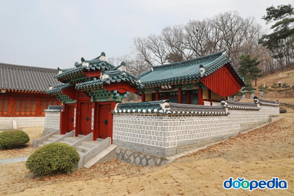 화의군 이영 묘역 - 충경사