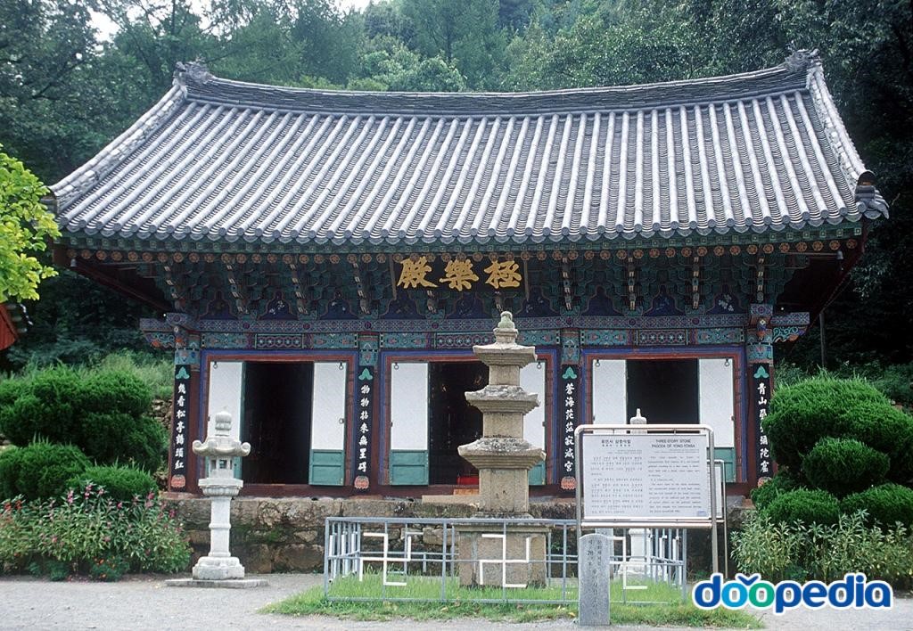 용연사 극락전