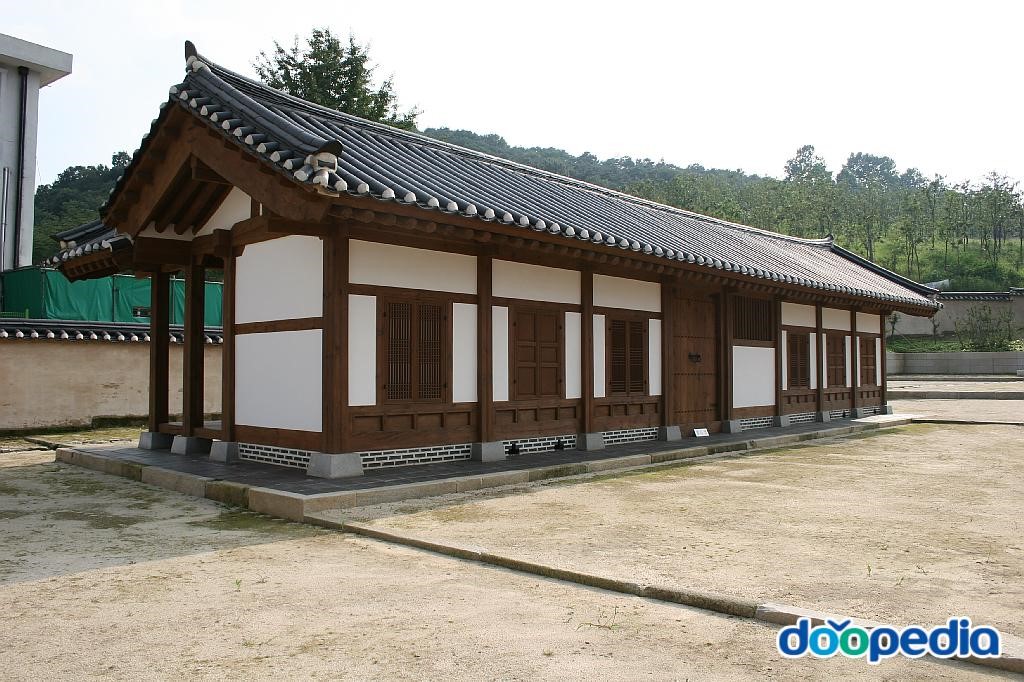 수원 화령전 - 수원 화령전 전사청