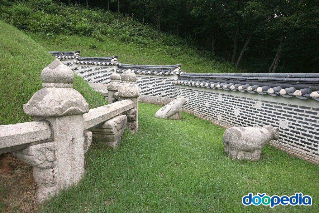 홍릉 - 홍릉 난간석과 곡장