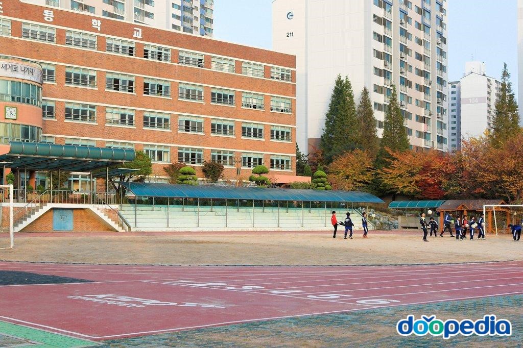 논곡초등학교 - 인천논곡초등학교 운동장