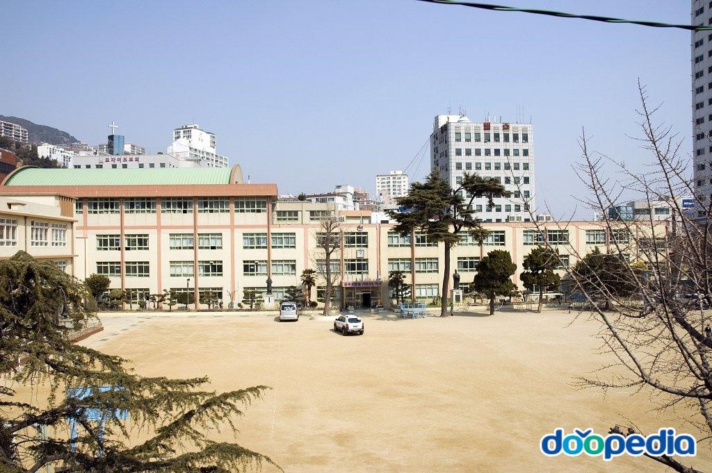 봉래초등학교 - 봉래초등학교 본관