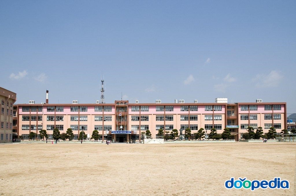 삼덕초등학교 - 삼덕초등학교 본관